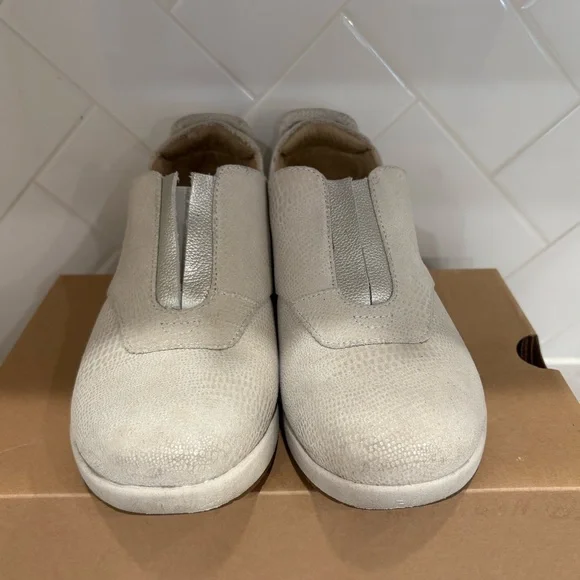 Revere Women’s Shoes Oyster Lizard Chicago Women's Slip-On Sneakers Size 8 - Picture 2 of 8